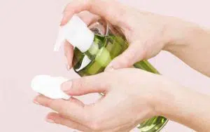 بهترین محلول پاک کننده آرایش صورت